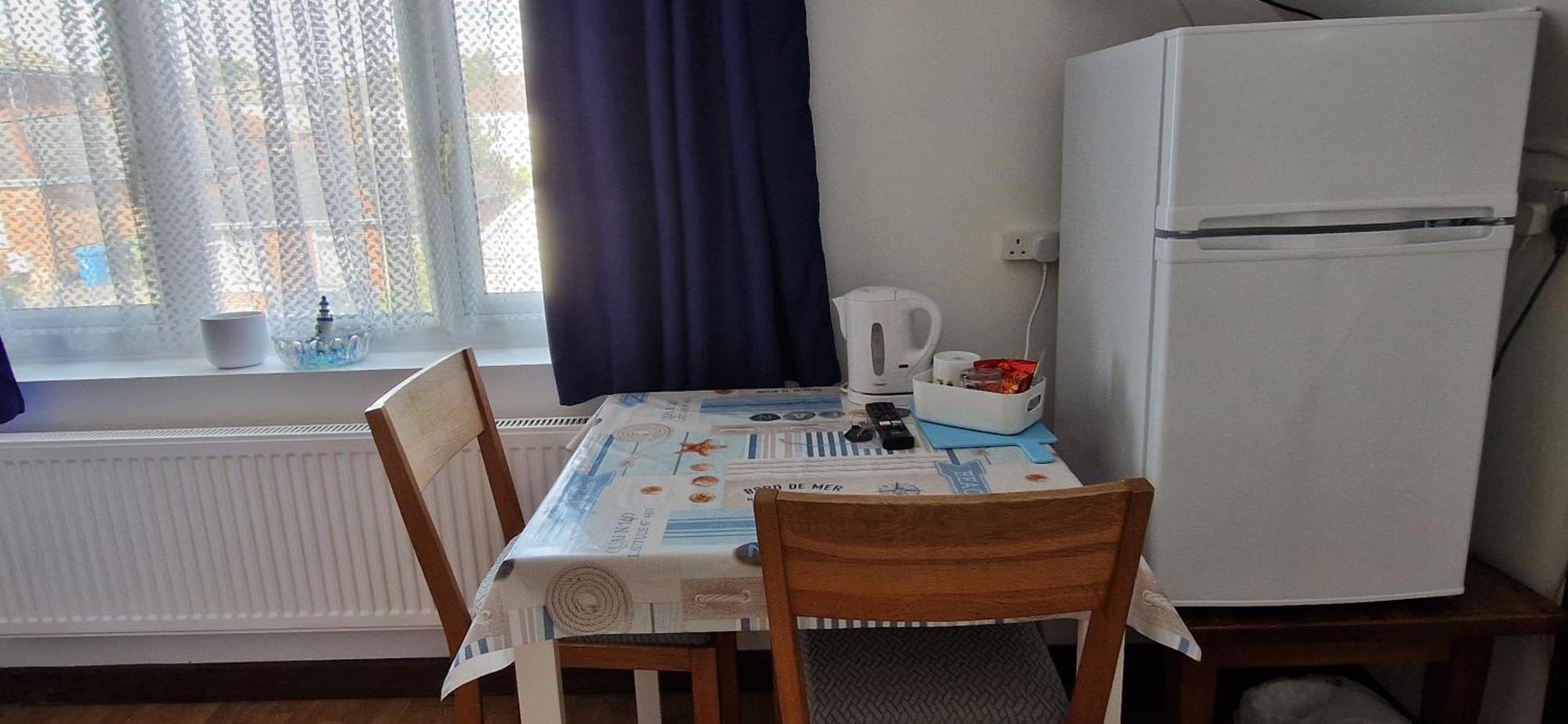 Chezzas Homestay Poole Exterior foto