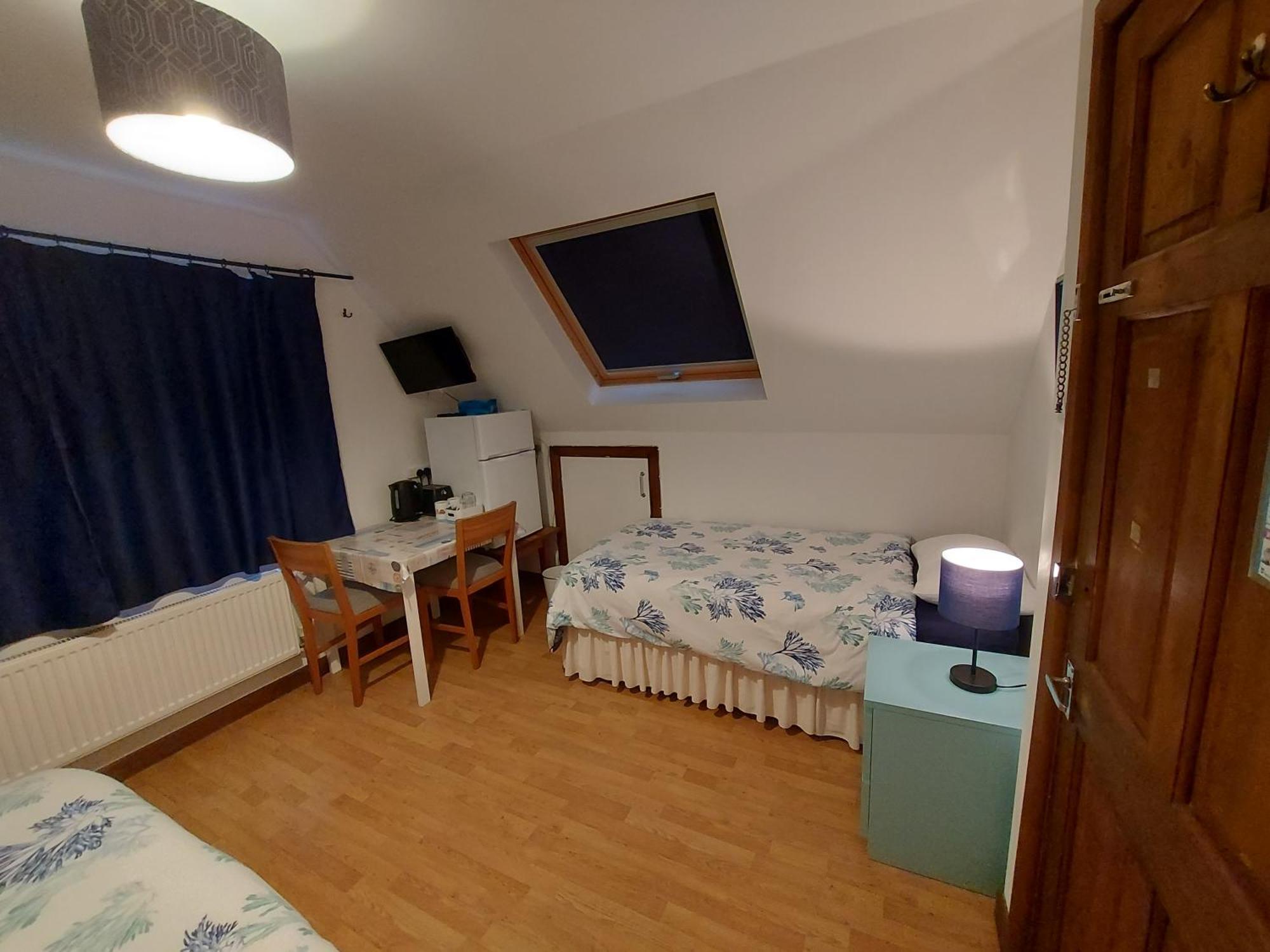Chezzas Homestay Poole Exterior foto